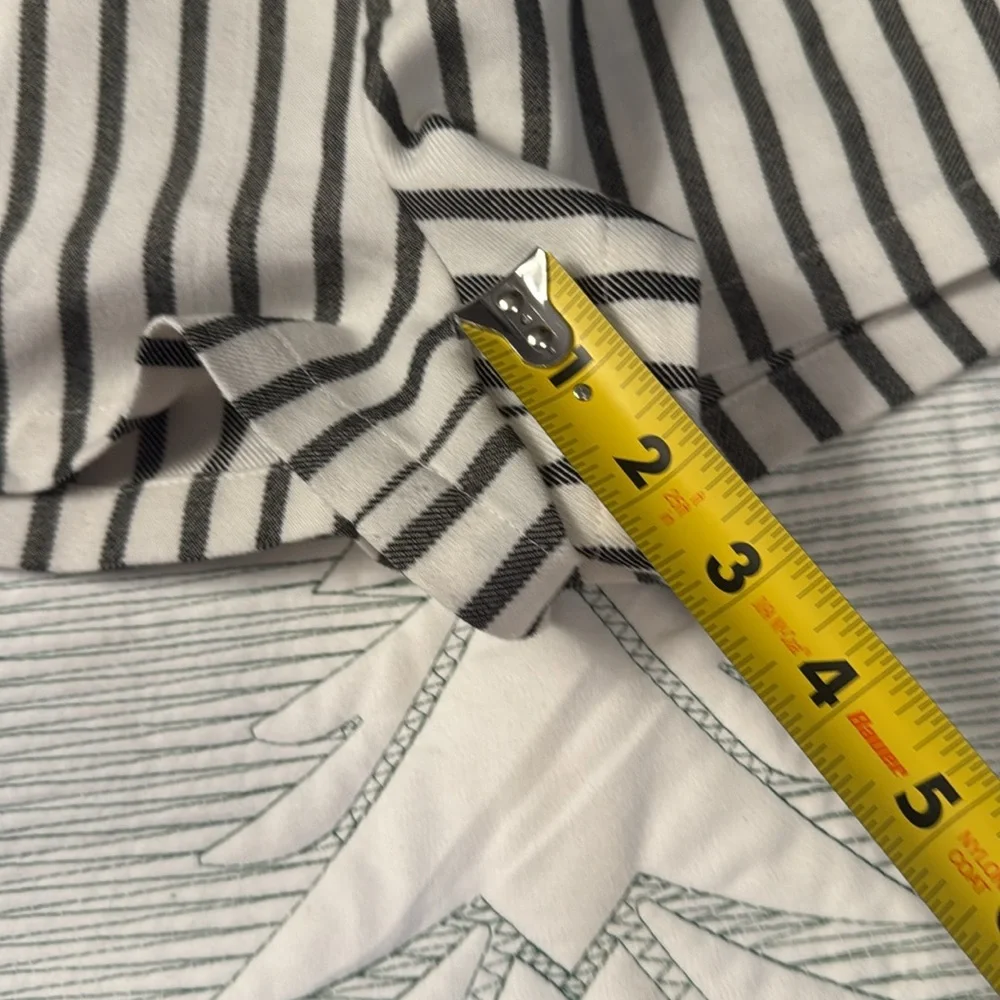Forever 21 Black and White Striped High Waist Shorts-XS